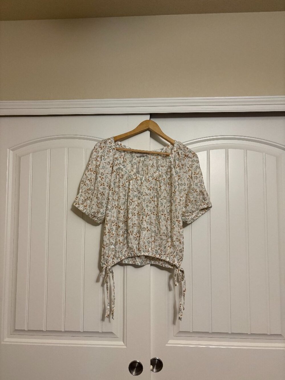 LOFT Outlet Blouse White Floral Print Small Rayon Blend Short Sleeve Gather NWT